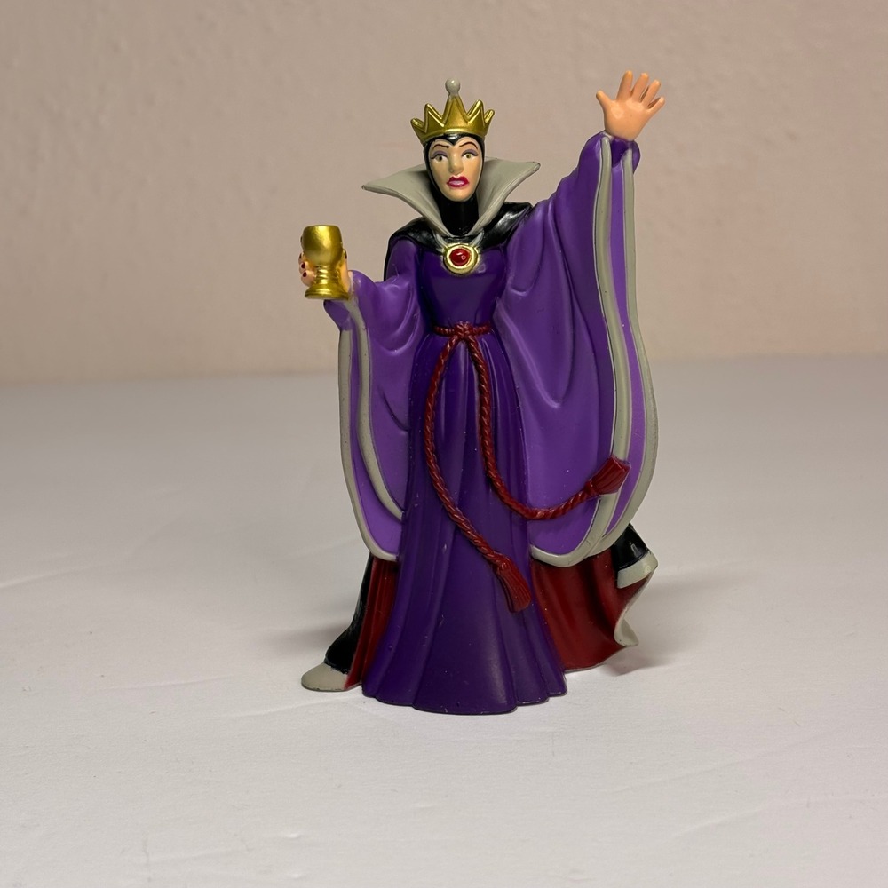 Disney Evil Queen Figurine Unisex OS Purple Excellent Snow White Villain PVC
